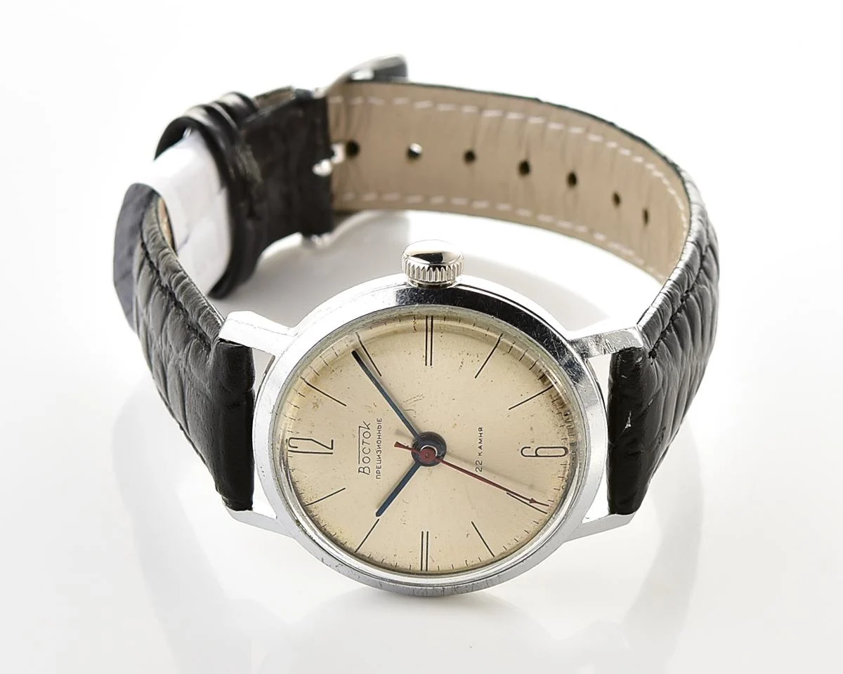 Vintage Vostok Soviet wristwatch with 22 jewels precision movement - less common domestic version - Image 9