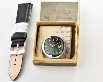 Soviet Zaria vintage mechanical wristwatch with self-winding 30 jewel movement from 1989!