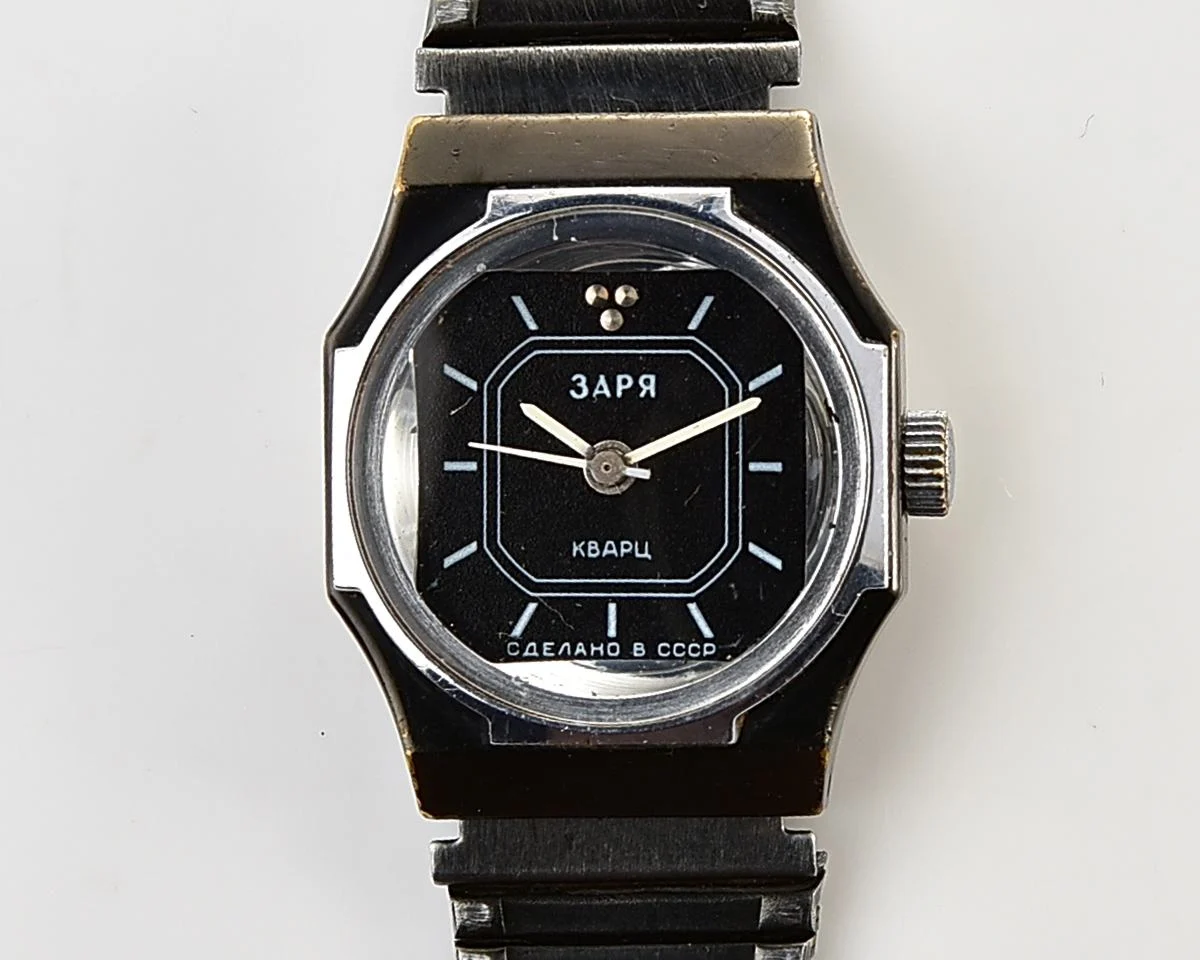Vintage Zaria wristwatch for ladies with quartz movement