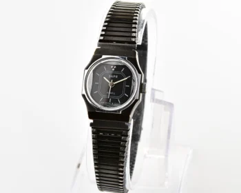 Vintage Zaria wristwatch for ladies with quartz movement