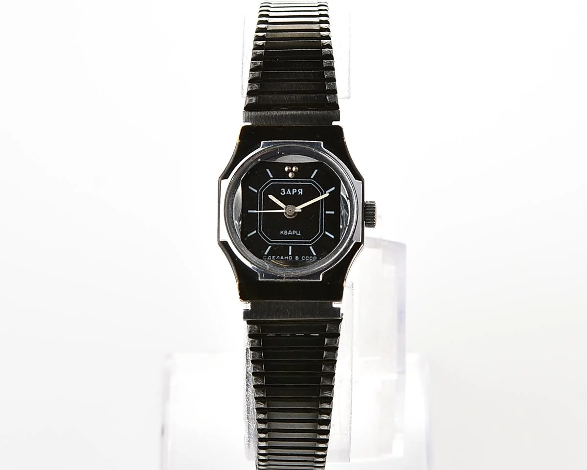 Vintage Zaria wristwatch for ladies with quartz movement