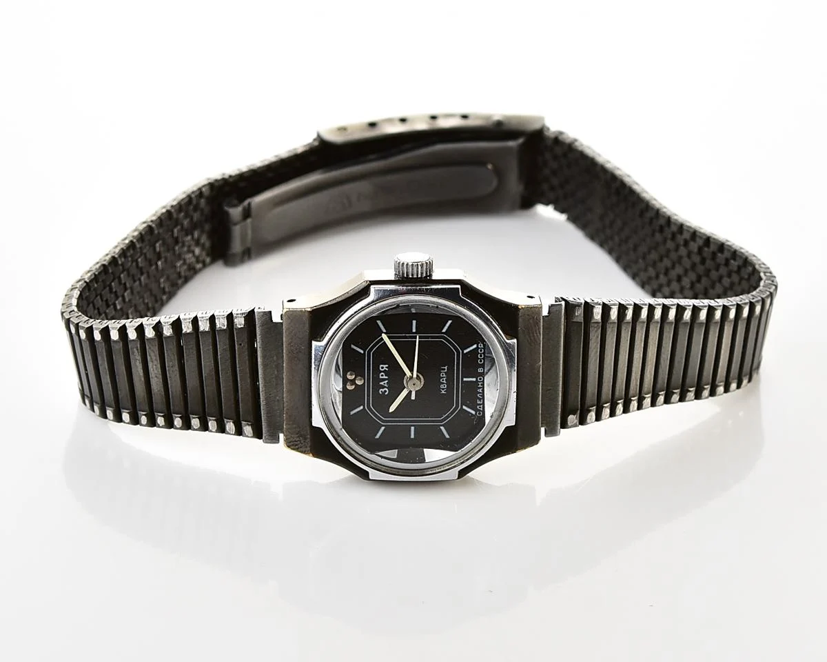 Vintage Zaria wristwatch for ladies with quartz movement
