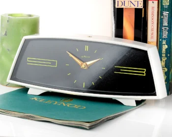 Mayak Soviet mechanical table clock