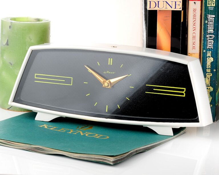 MAYAK soviet mechanical table clock