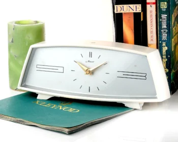 Mayak Soviet mechanical table clock