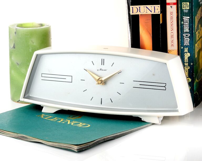 MAYAK soviet mechanical table clock