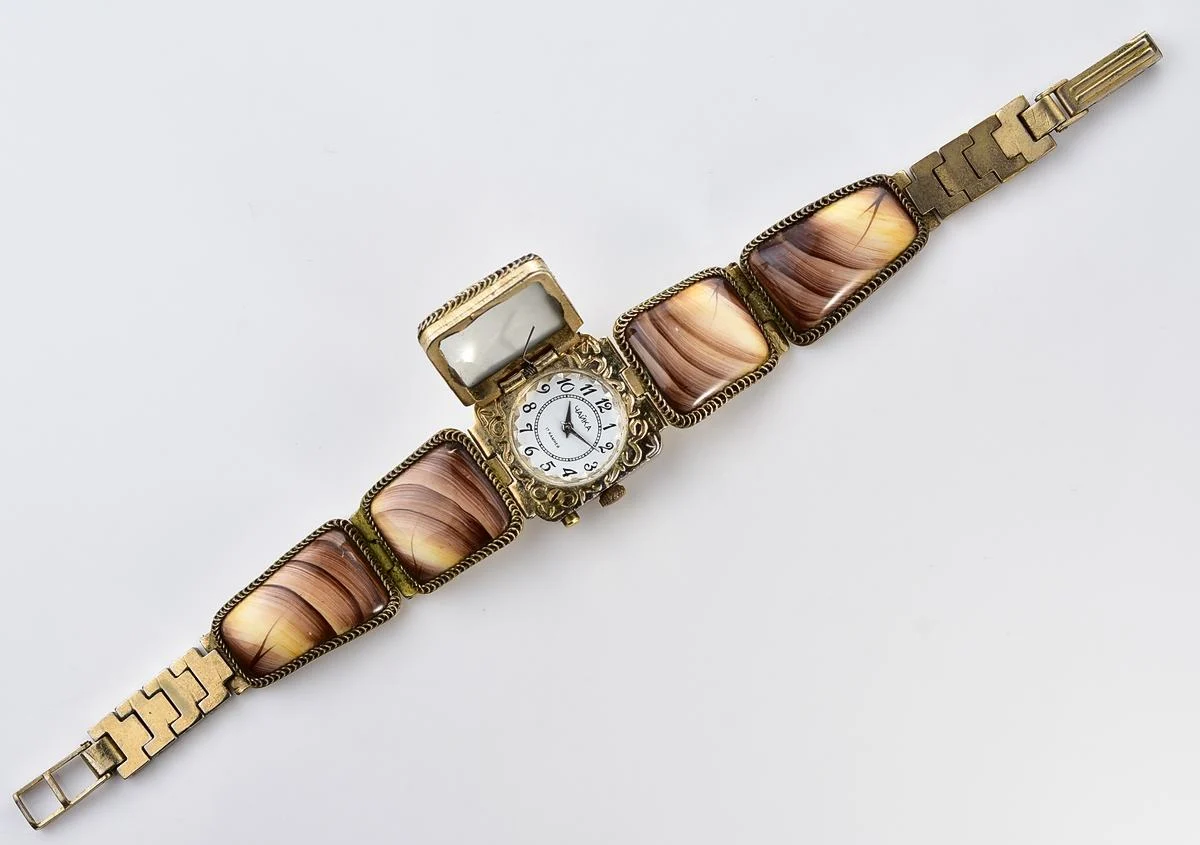 Chaika vintage wristwatch for ladies with stone bracelet