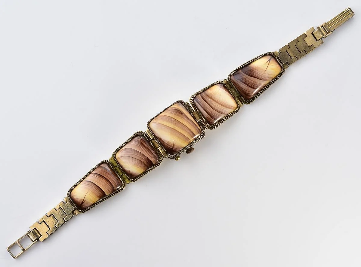 Chaika vintage wristwatch for ladies with stone bracelet