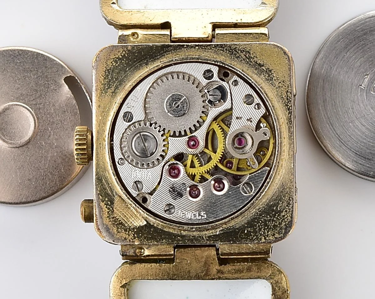 Chaika vintage wristwatch for ladies with stone bracelet