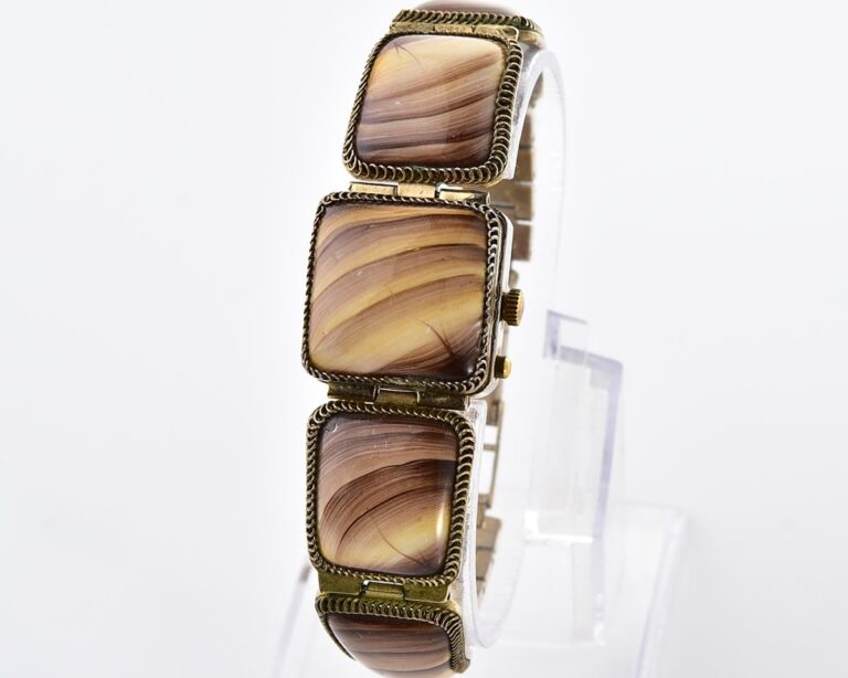 CHAIKA vintage wristwatch for ladies with stone bracelet