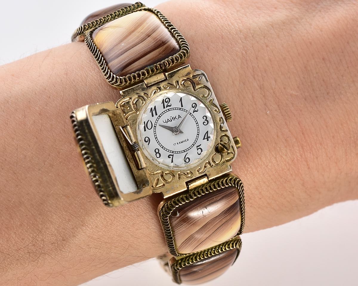 CHAIKA vintage wristwatch for ladies with stone bracelet