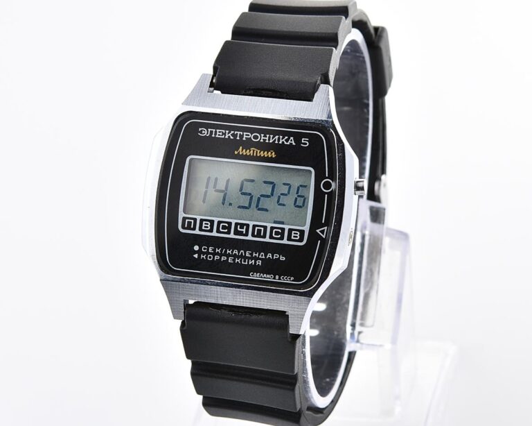 Digital vintage USSR wristwatch Electronika-5 Lithium