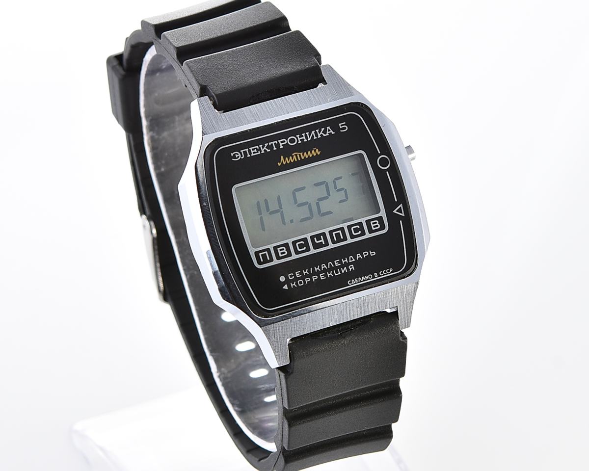 Digital vintage USSR wristwatch Electronika-5 Lithium