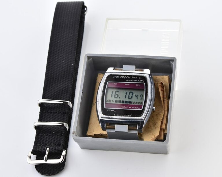 Large vintage USSR digital watch Electronika 5