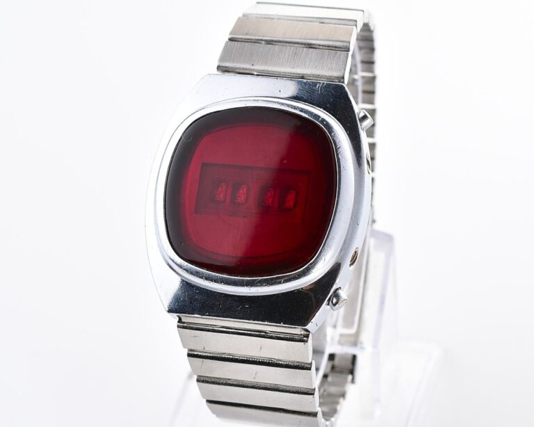 First RED LED Digital Vintage USSR wristwatch Electronika E-1 "illuminator" Pulsar!