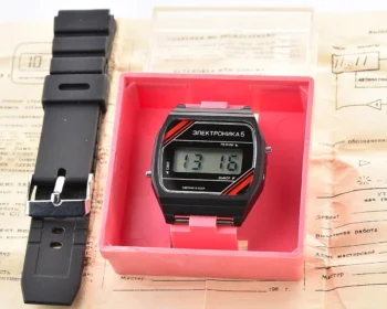 TIME CAPSULE: Vintage USSR digital watch Electronika 5 in nearly weightless plastic body - New Old Stock (NOS)!