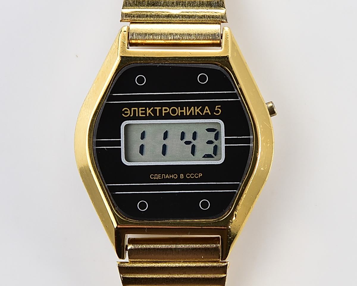 Digital vintage USSR wristwatch Electronika-5 with stainless steel bracelet for ladies