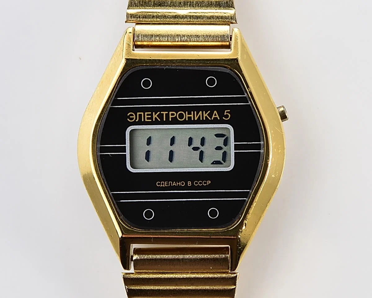 Digital vintage USSR wristwatch Electronika-5 with stainless steel bracelet for ladies