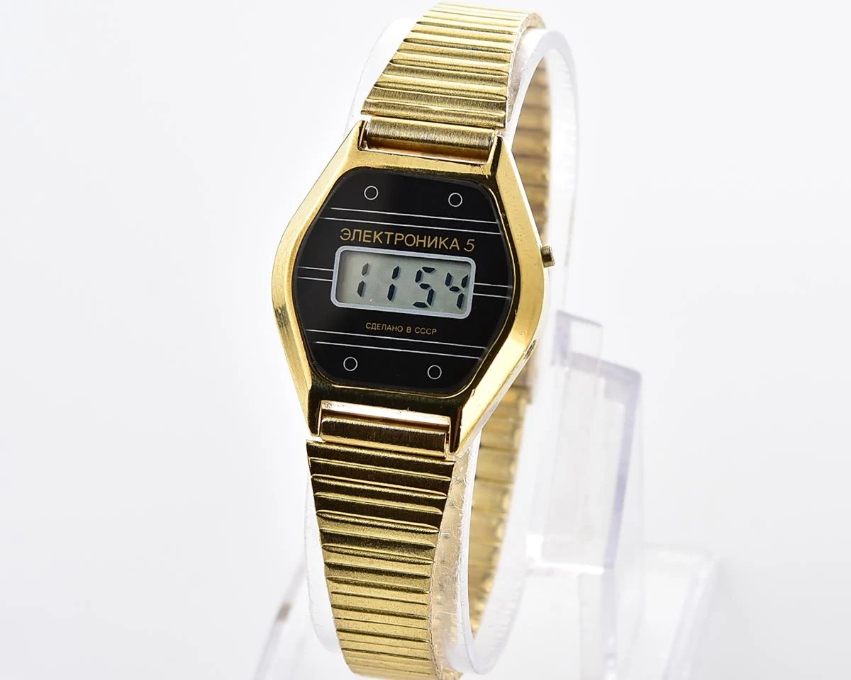 Digital vintage USSR wristwatch Electronika-5 with stainless steel bracelet for ladies