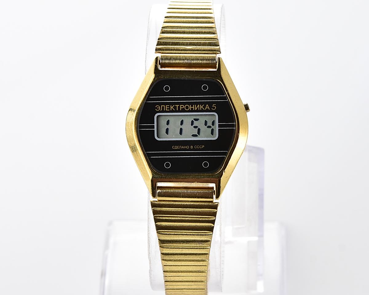 Digital vintage USSR wristwatch Electronika-5 with stainless steel bracelet for ladies