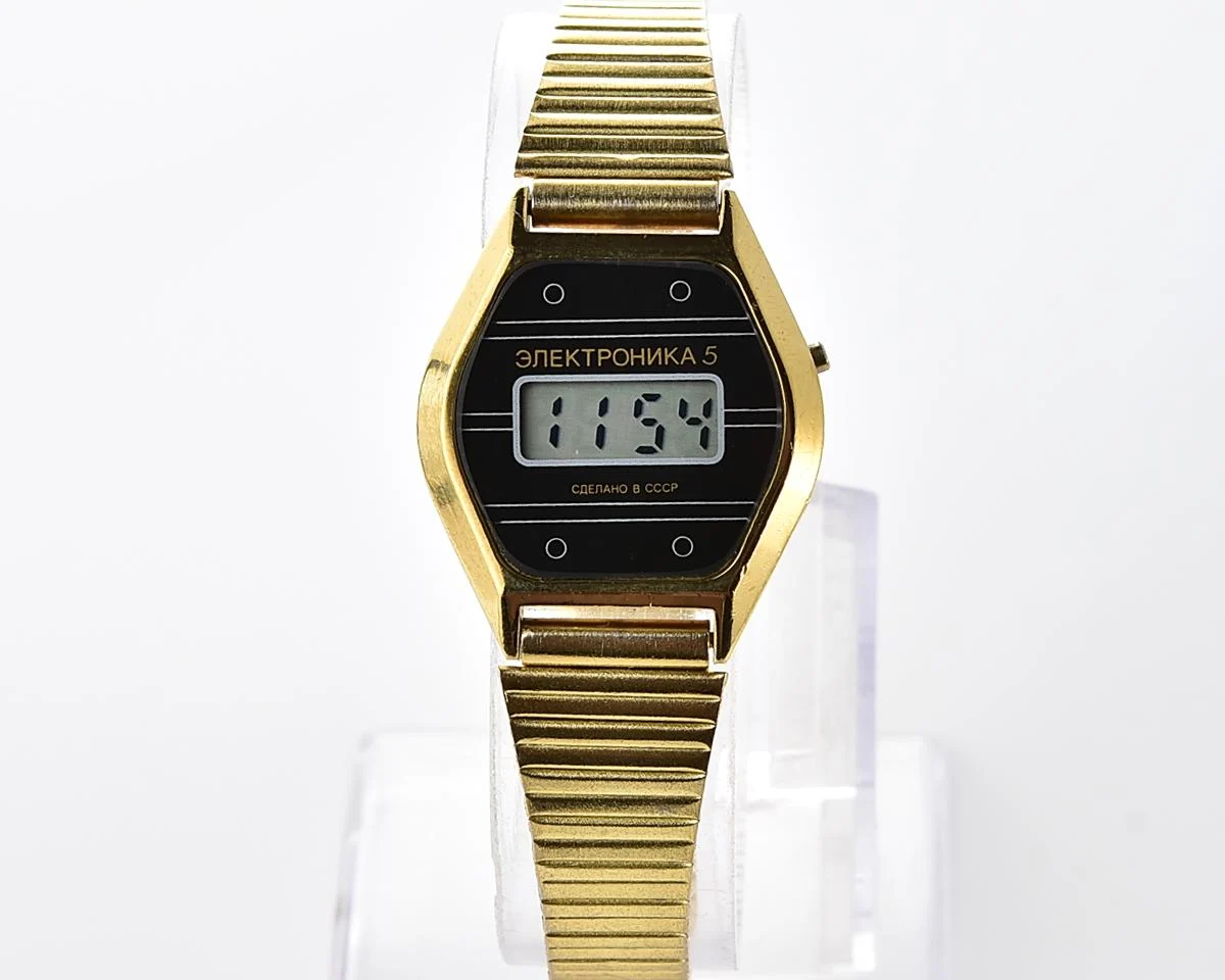 Digital vintage USSR wristwatch Electronika-5 with stainless steel bracelet for ladies