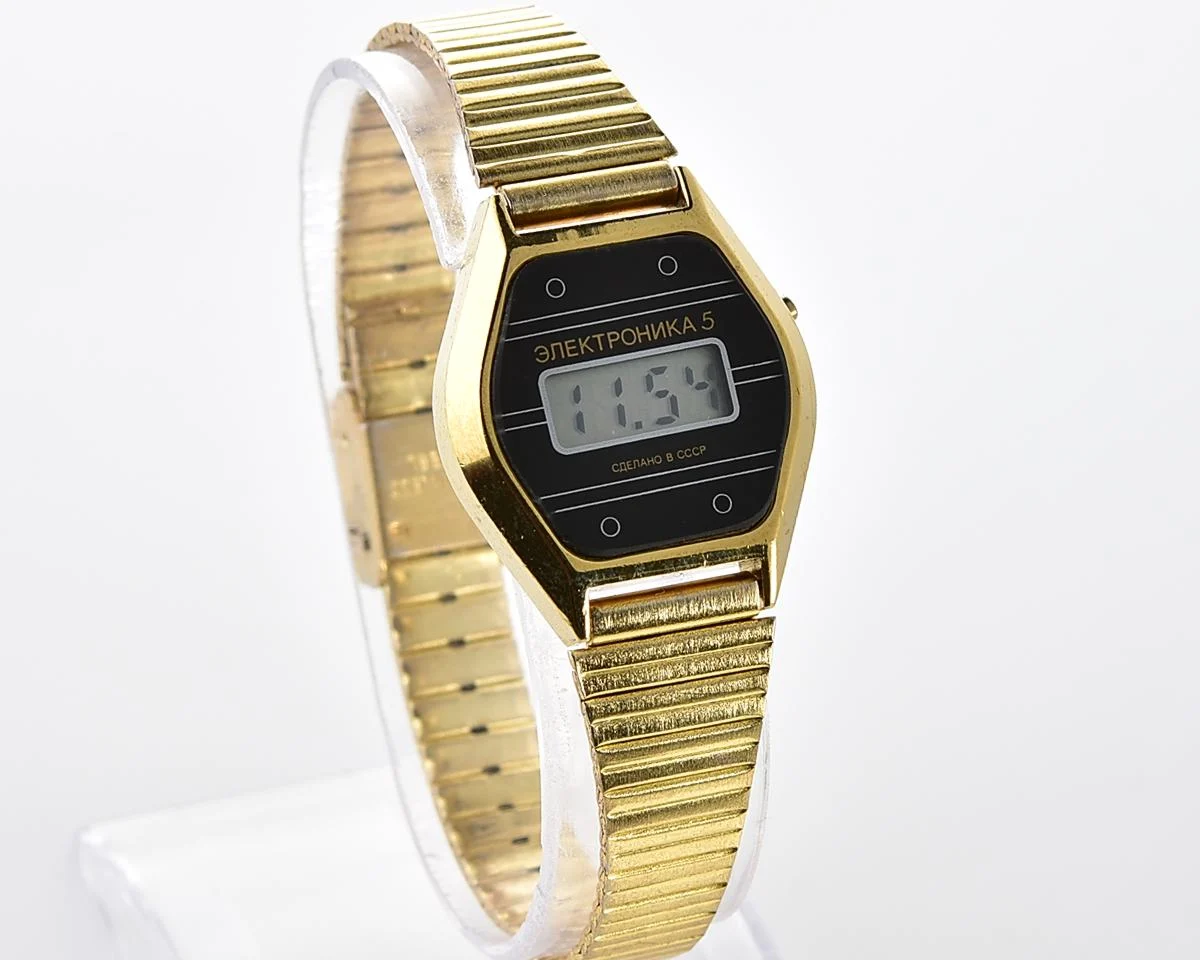 Digital vintage USSR wristwatch Electronika-5 with stainless steel bracelet for ladies