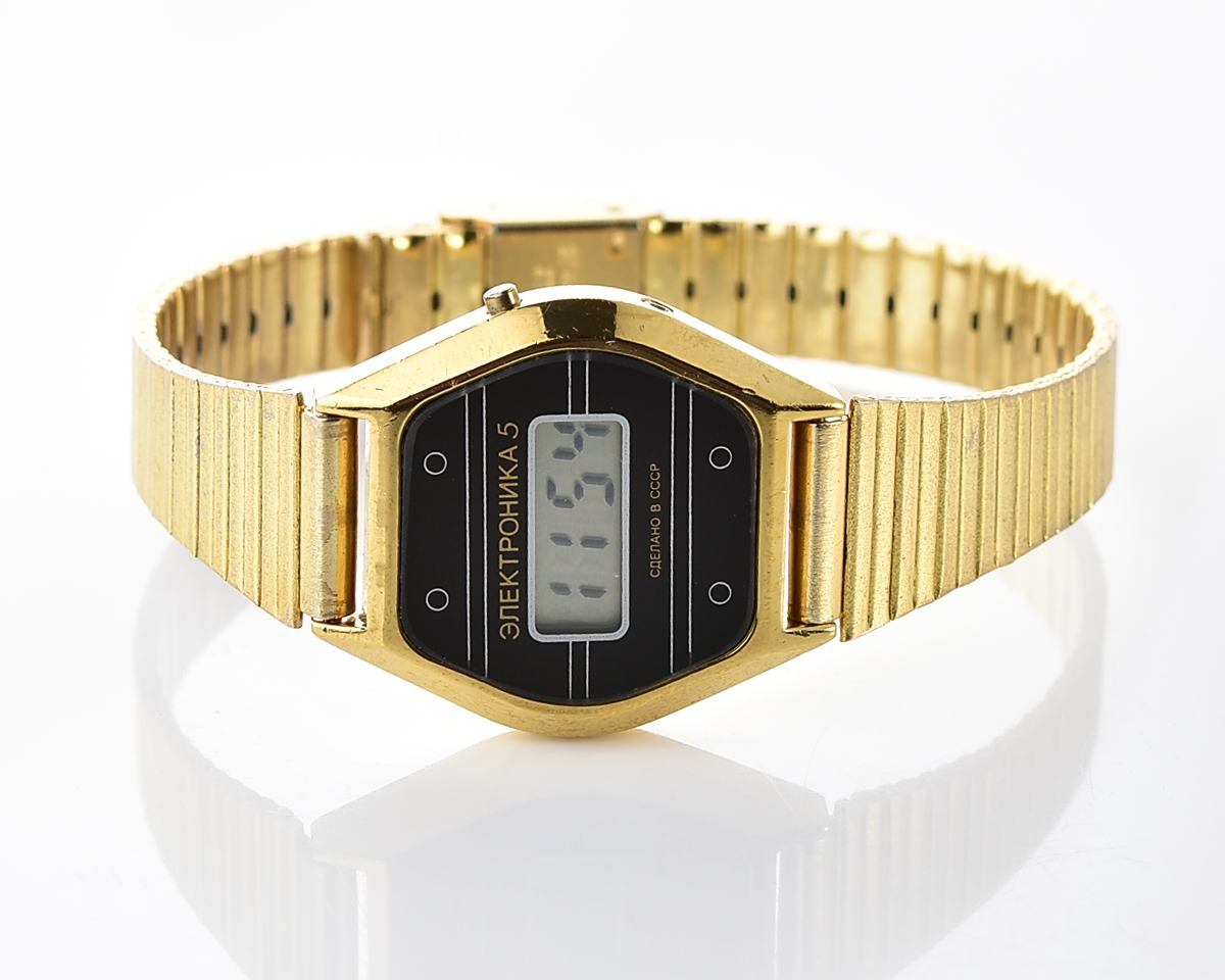 Digital vintage USSR wristwatch Electronika-5 with stainless steel bracelet for ladies