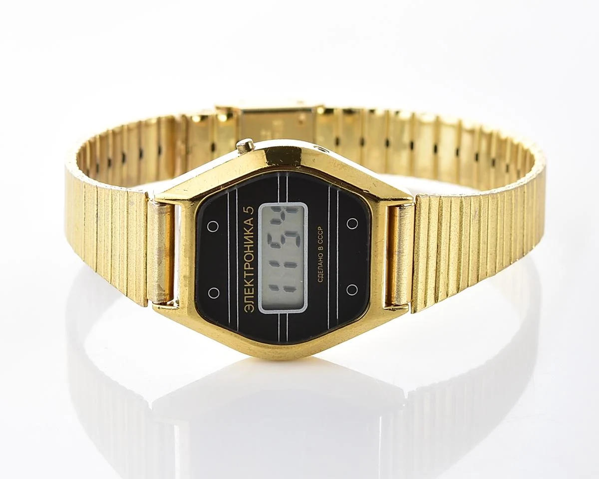 Digital vintage USSR wristwatch Electronika-5 with stainless steel bracelet for ladies