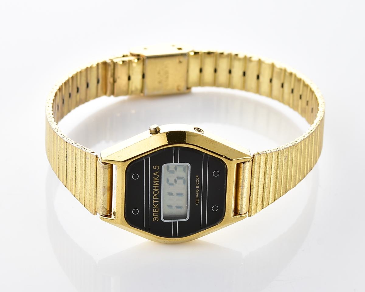 Digital vintage USSR wristwatch Electronika-5 with stainless steel bracelet for ladies