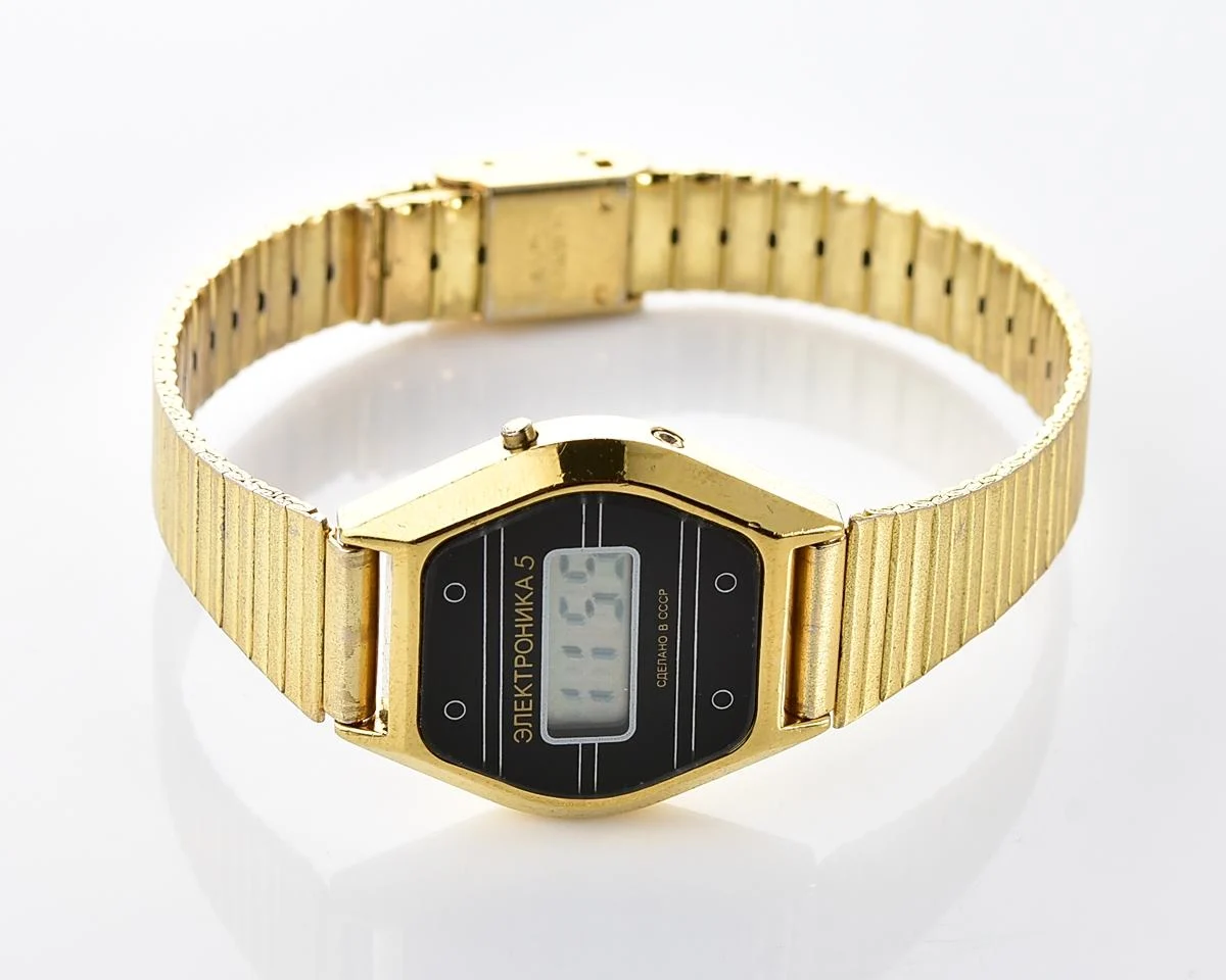 Digital vintage USSR wristwatch Electronika-5 with stainless steel bracelet for ladies