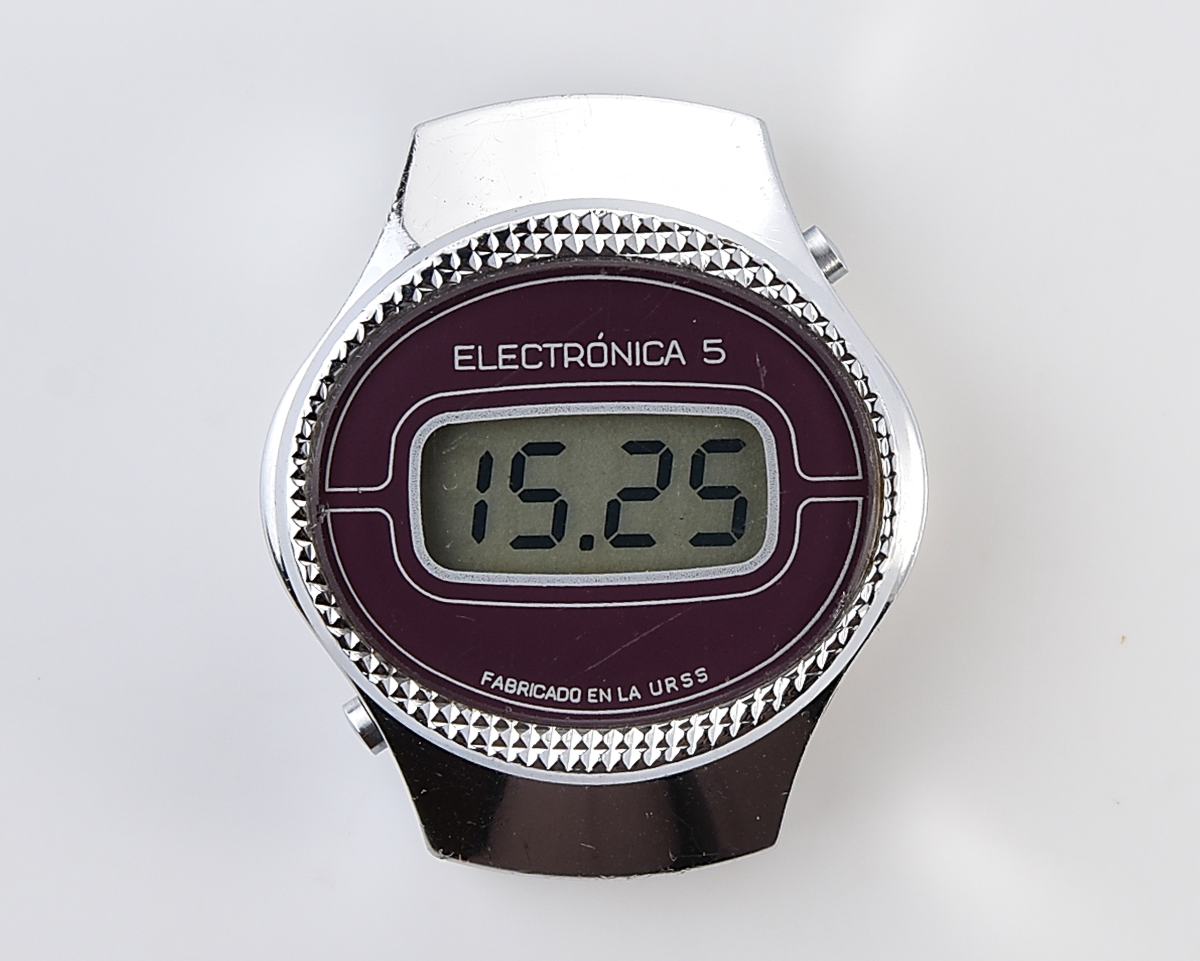 Digital vintage USSR ladies wristwatch Electronika-5 with ornate stainless steel bracelet - for Spanish speaking world!