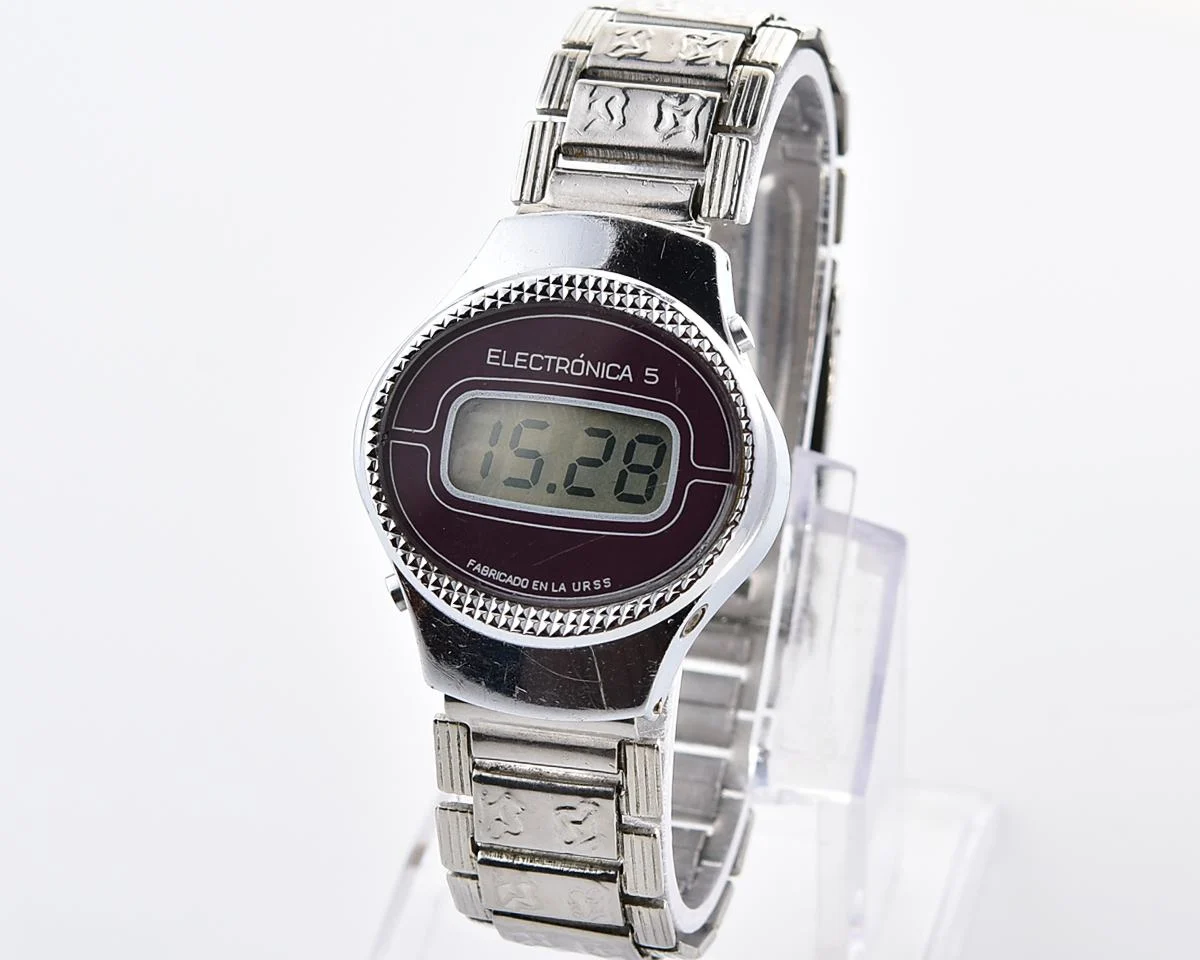 Digital vintage USSR ladies wristwatch Electronika-5 with ornate stainless steel bracelet - for Spanish speaking world!