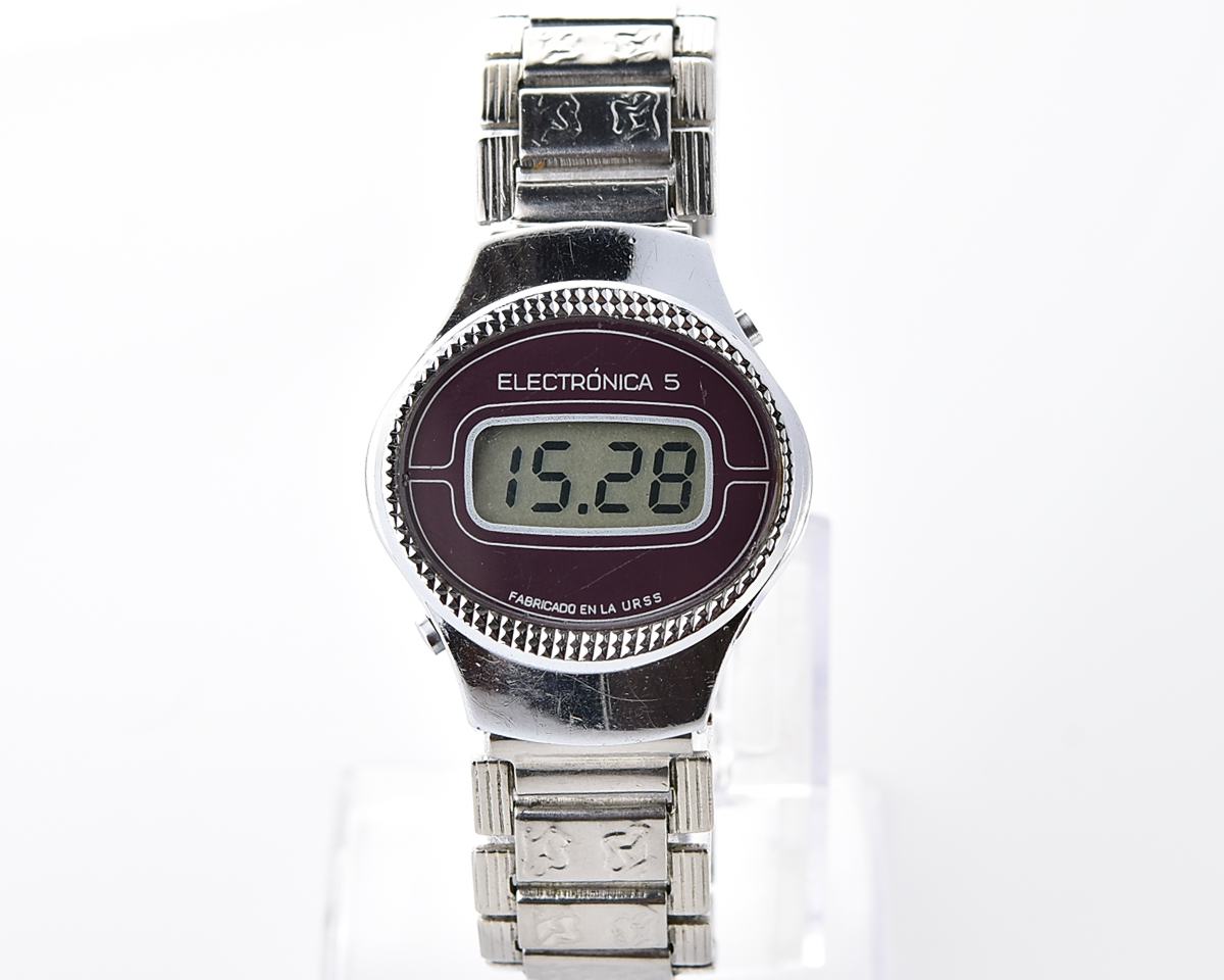 Digital vintage USSR ladies wristwatch Electronika-5 with ornate stainless steel bracelet - for Spanish speaking world!