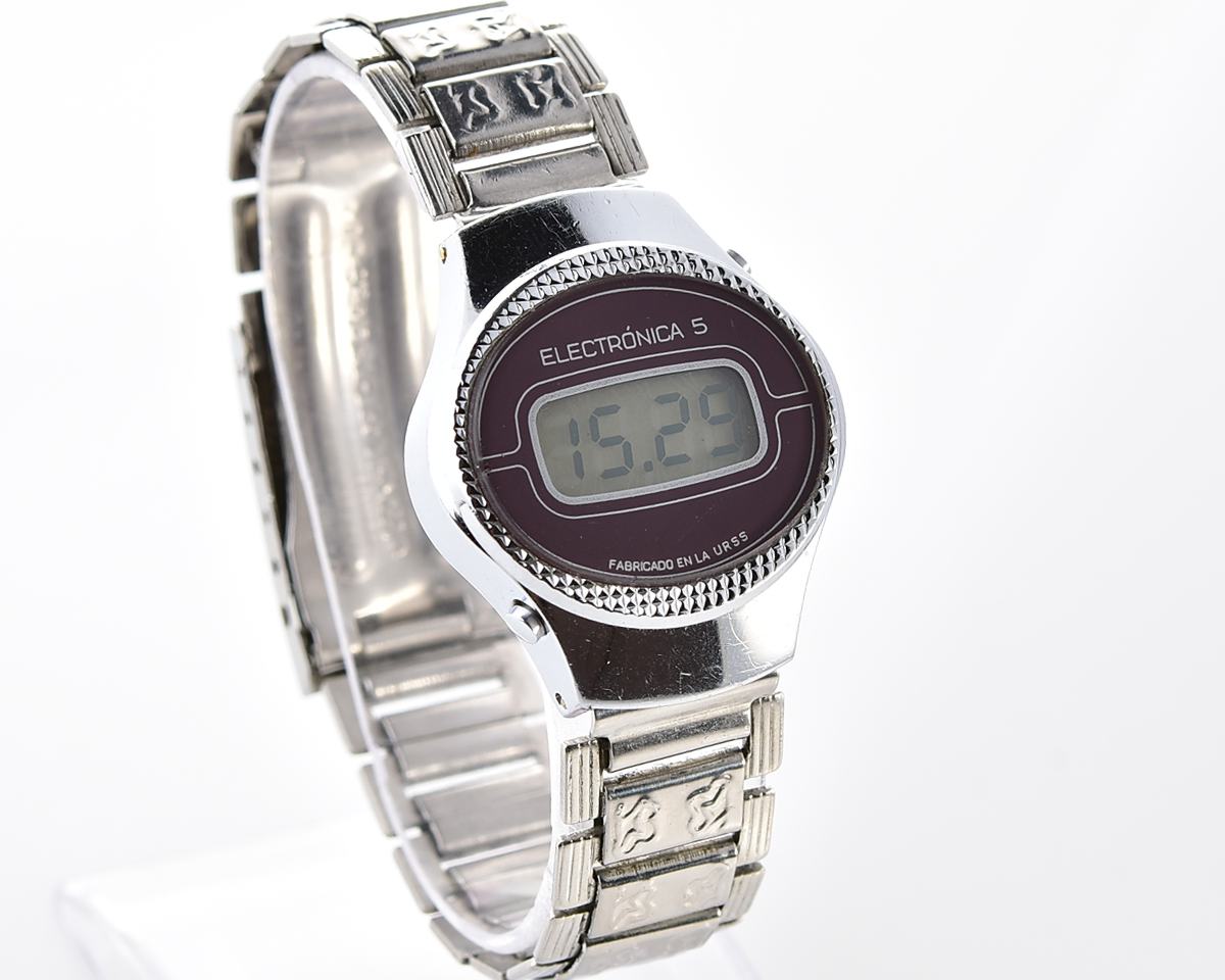 Digital vintage USSR ladies wristwatch Electronika-5 with ornate stainless steel bracelet - for Spanish speaking world!