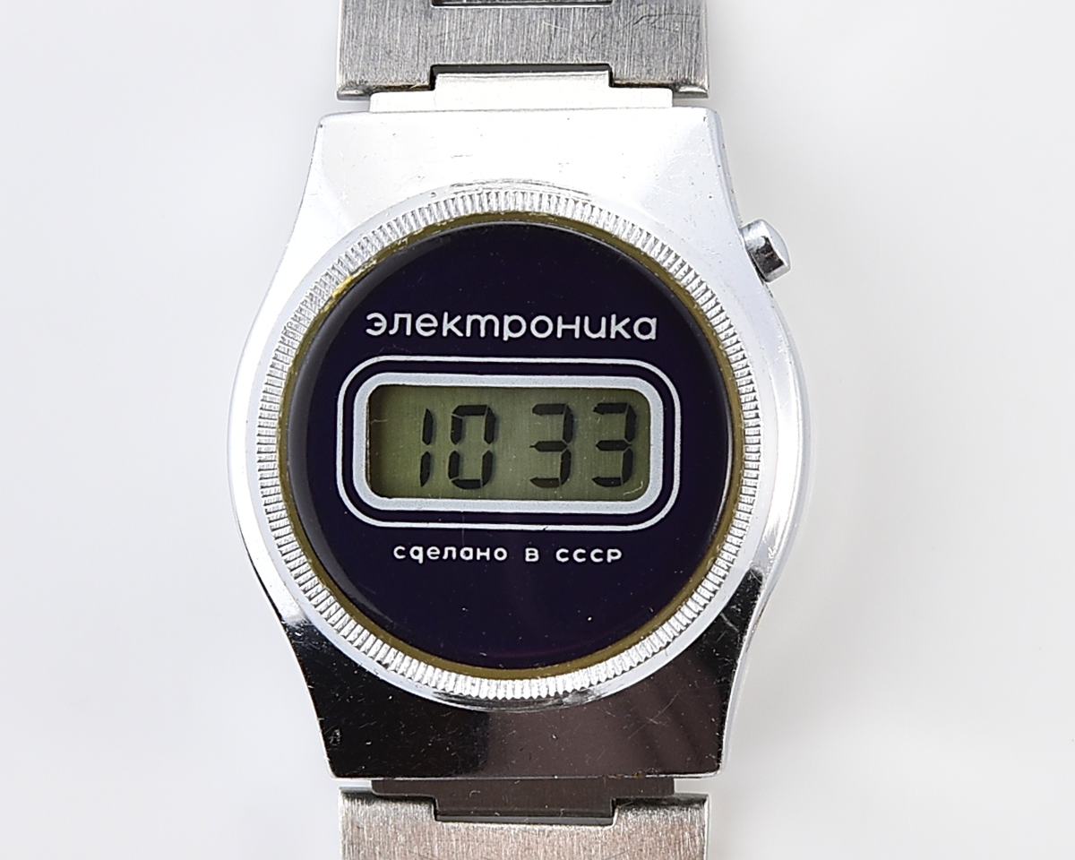 Digital vintage USSR ladies wristwatch Electronika-5 with stainless steel bracelet