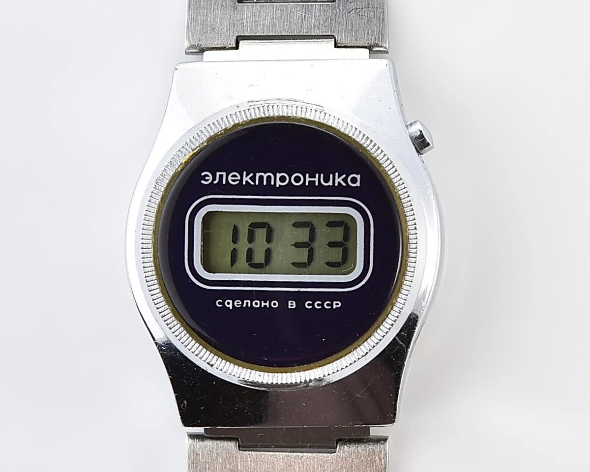 Digital vintage USSR ladies wristwatch Electronika-5 with stainless steel bracelet