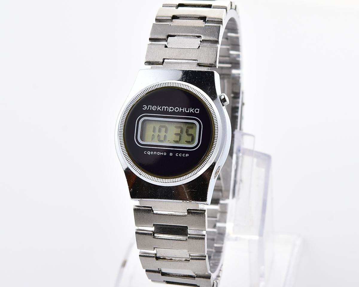 Digital vintage USSR ladies wristwatch Electronika-5 with stainless steel bracelet