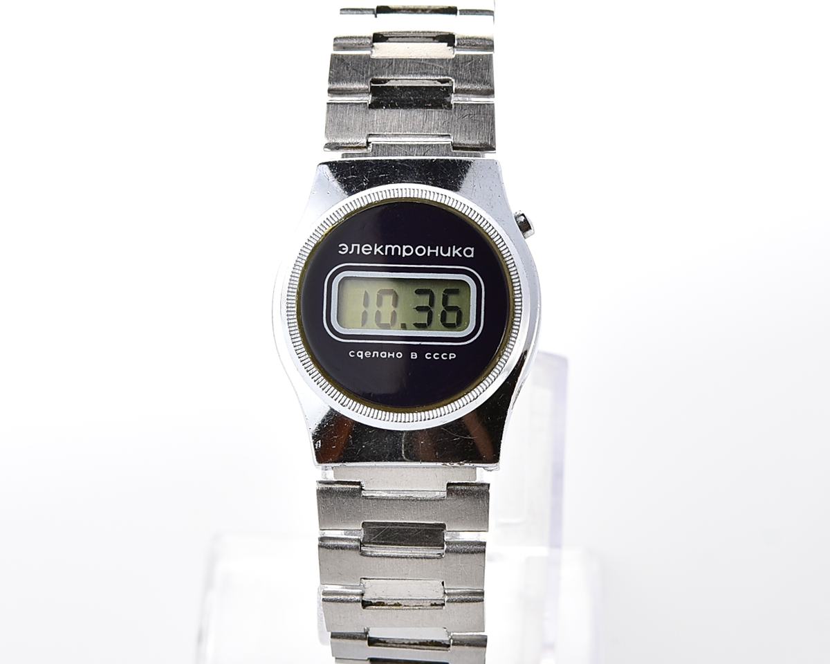 Digital vintage USSR ladies wristwatch Electronika-5 with stainless steel bracelet
