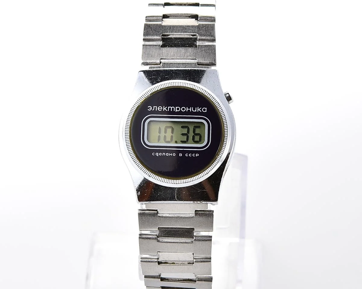 Digital vintage USSR ladies wristwatch Electronika-5 with stainless steel bracelet