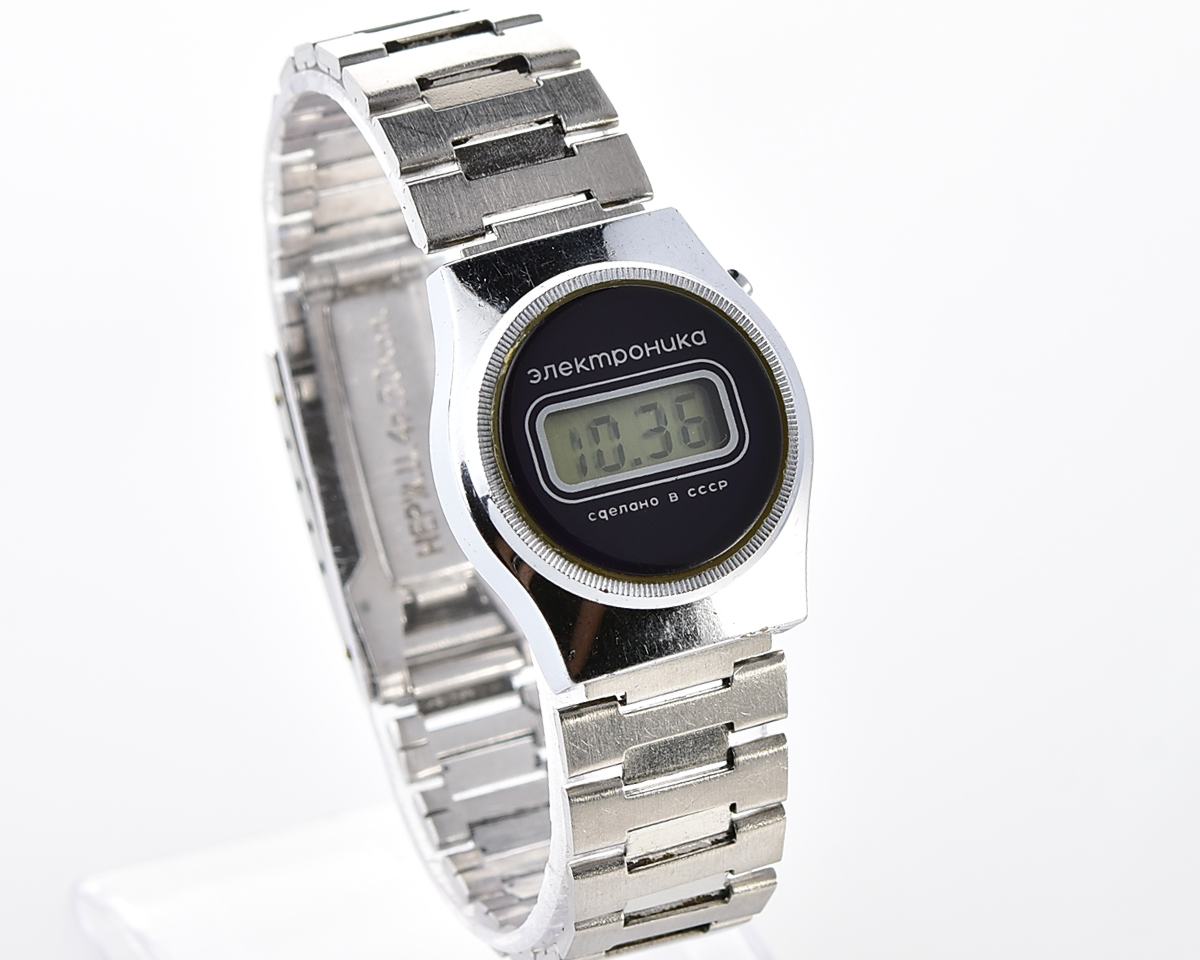Digital vintage USSR ladies wristwatch Electronika-5 with stainless steel bracelet