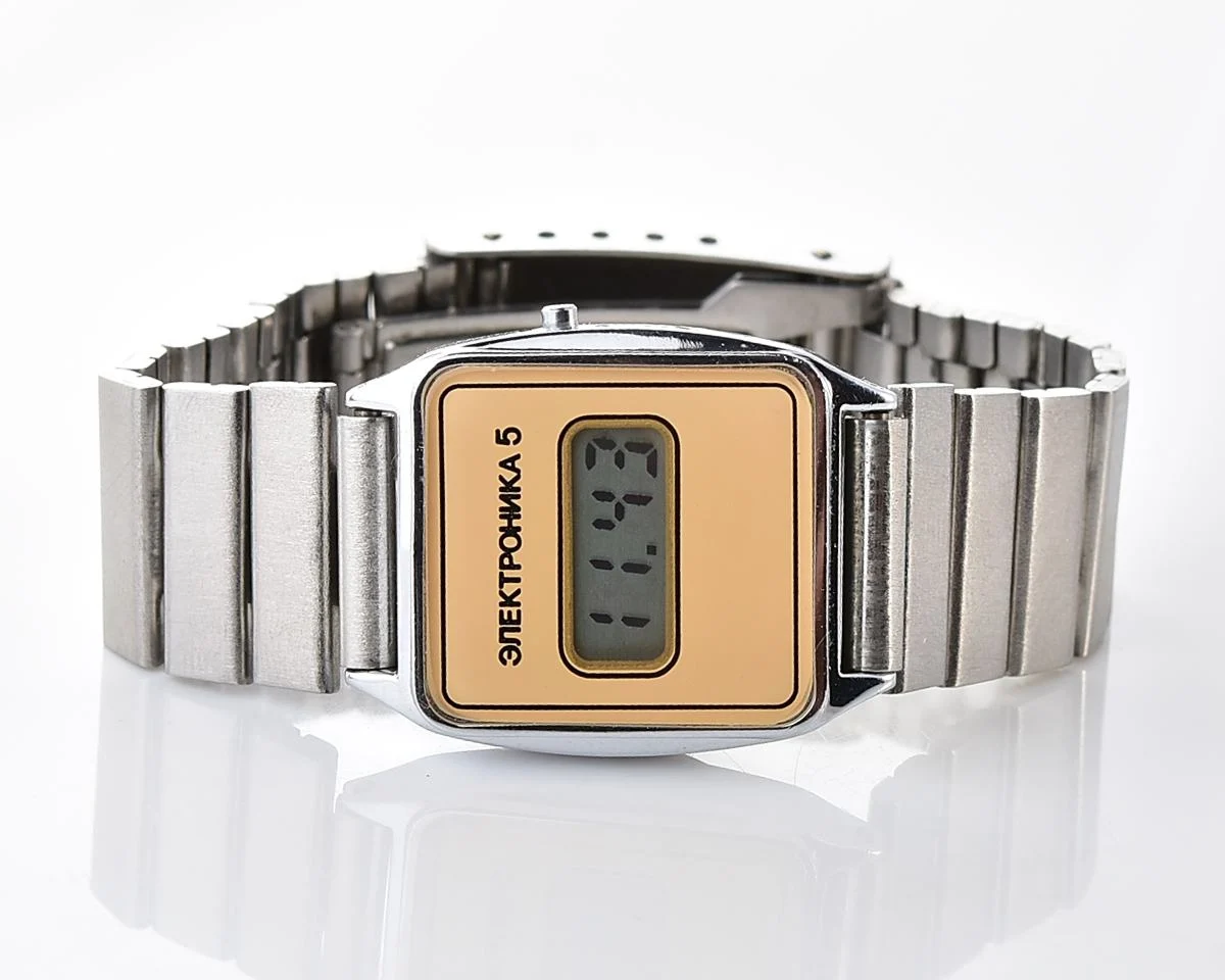 Digital vintage USSR wristwatch Electronika with stainless steel bracelet for ladies