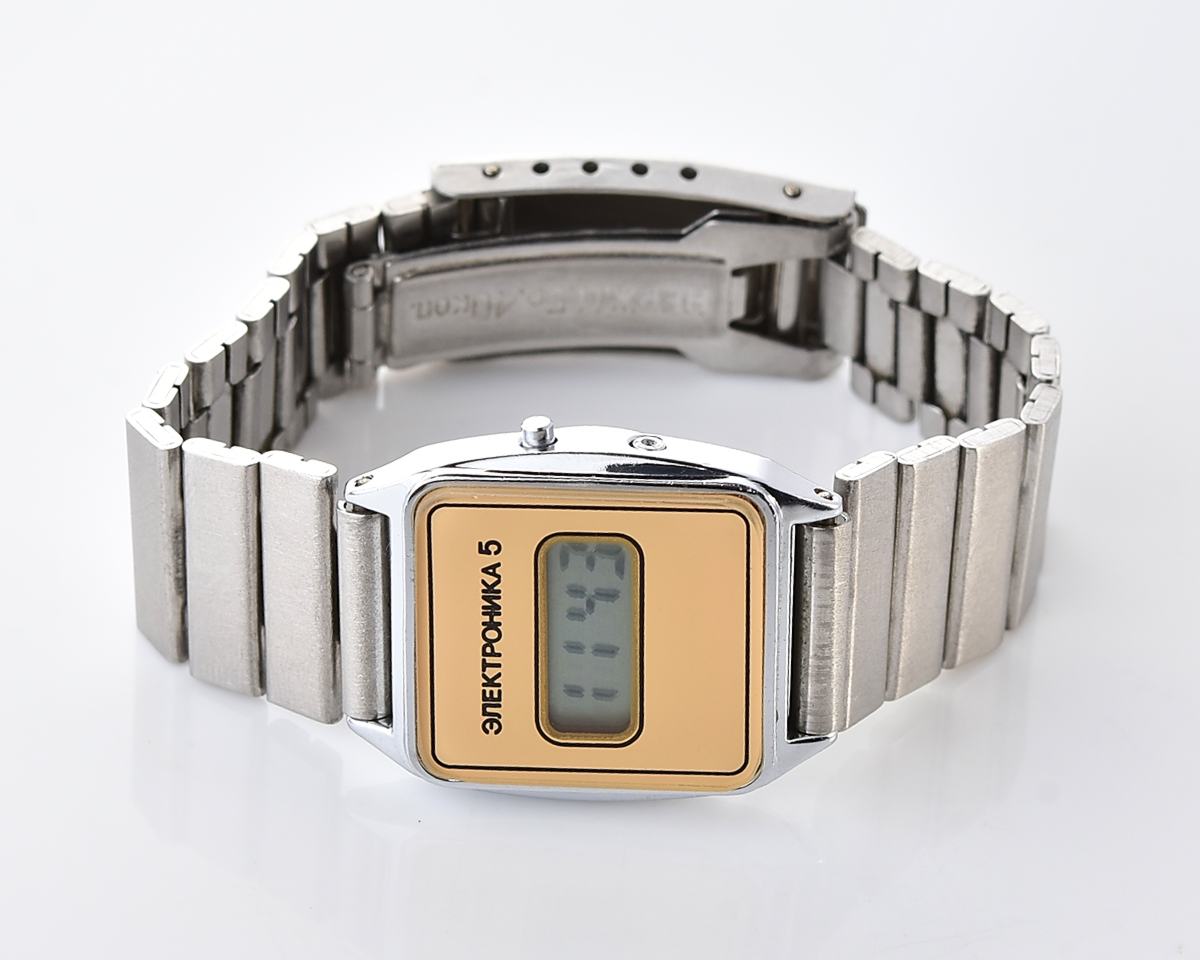 Digital vintage USSR wristwatch Electronika with stainless steel bracelet for ladies
