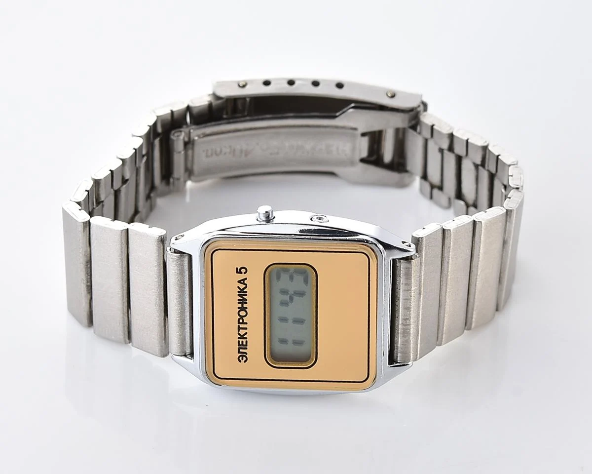 Digital vintage USSR wristwatch Electronika with stainless steel bracelet for ladies