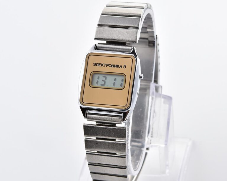 Digital vintage USSR wristwatch Electronika with stainless steel bracelet for ladies