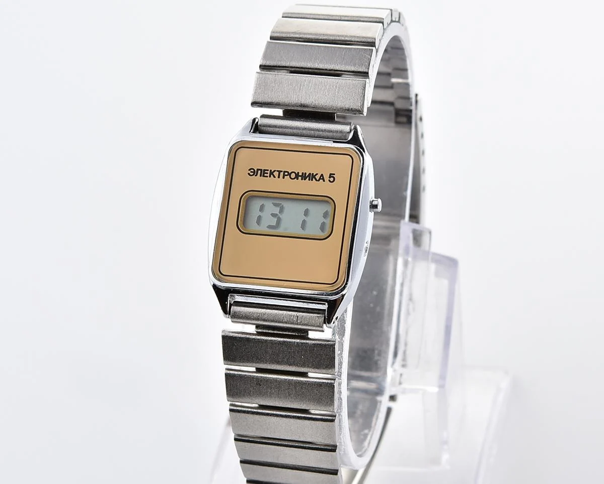 Digital vintage USSR wristwatch Electronika with stainless steel bracelet for ladies