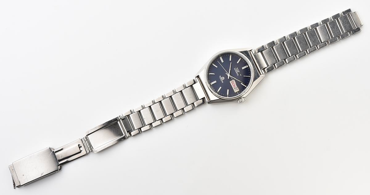 Vintage Orient Swimmer 100 - Blue Sunburst Day-Date Quartz from the 1980s