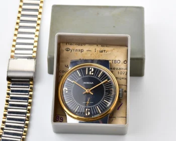 TIME CAPSULE: vintage mechanical Pobeda watch – complete with it's box & passport!