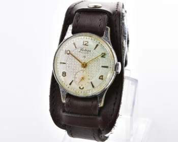 Vintage Soviet mechanical Pobeda watch, 2MChZ from the 2nd quarter of 1955