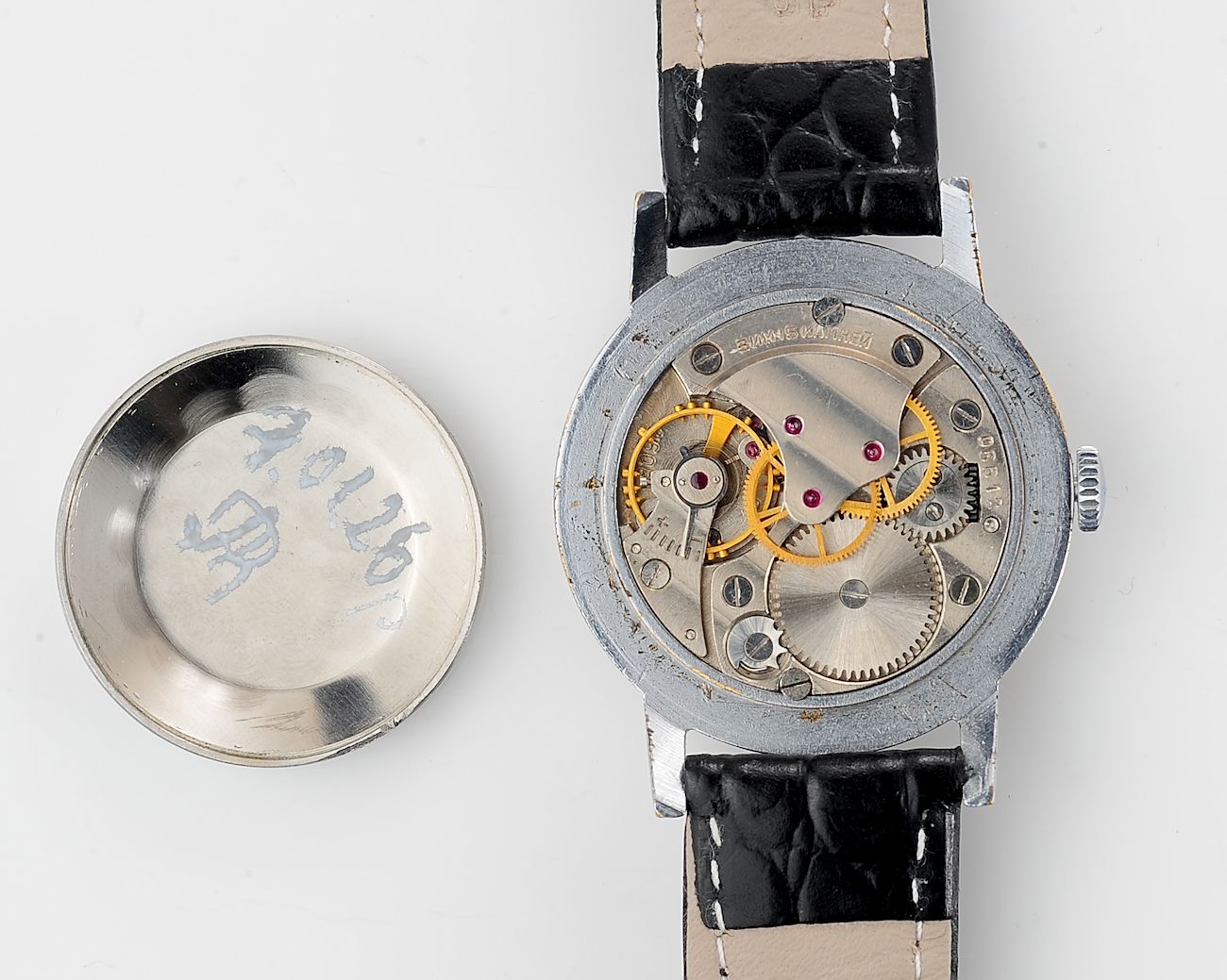 Vintage Pobeda soviet mechanical wristwatch with stylish minimalistic dial & central second hand