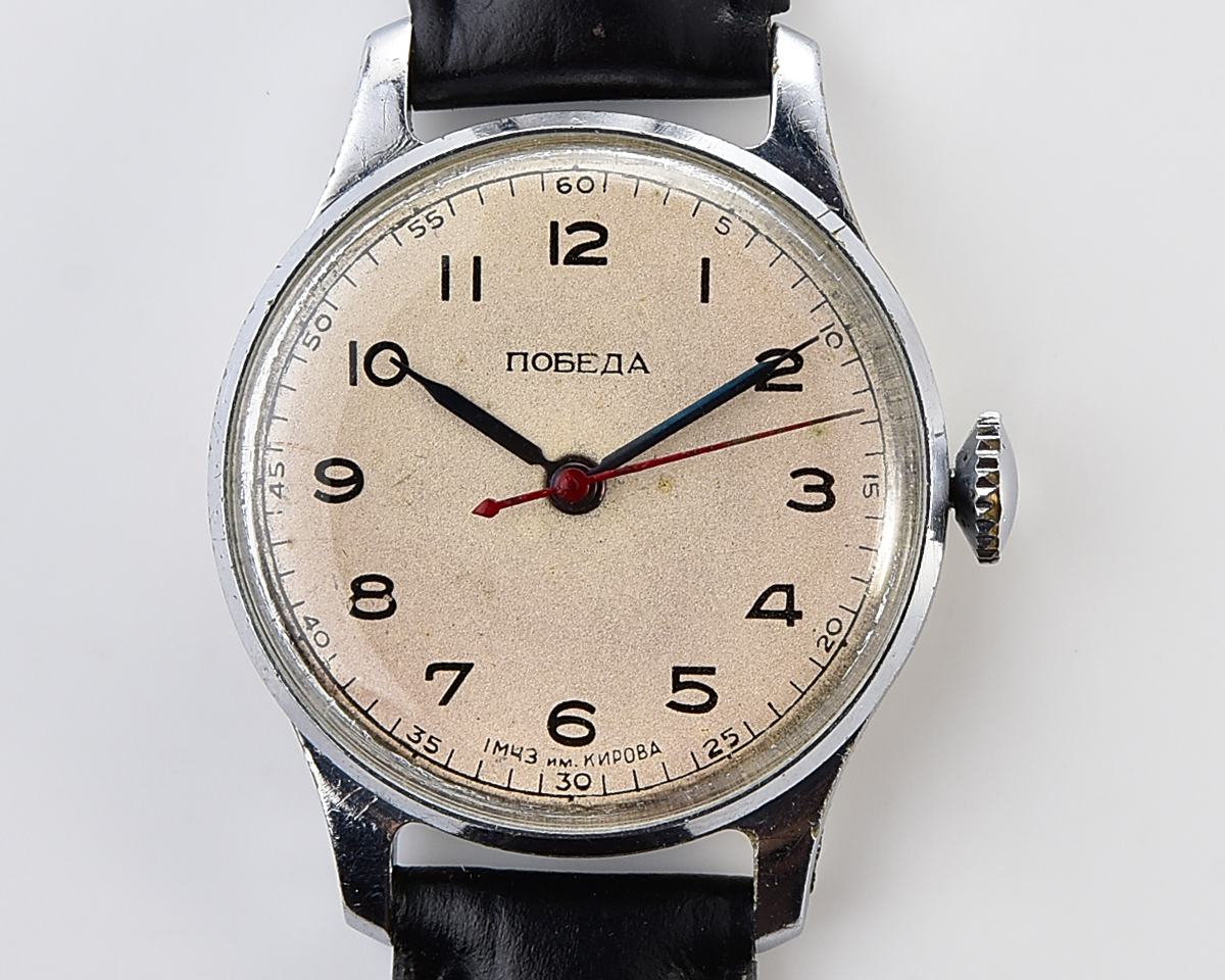Excellent vintage POBEDA watch with central seconds hand and diamond shaped crown!